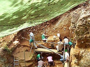 Pech de l'Azé IV excavations, Middle Palaeolithic, France